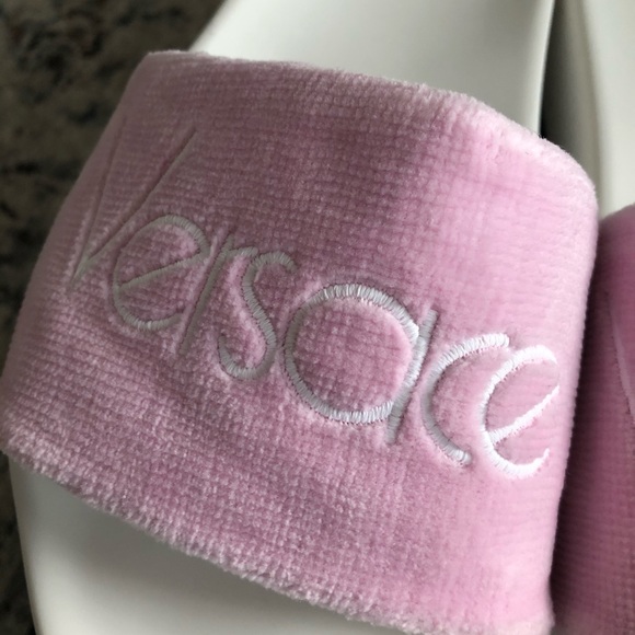 Versace Logo Embroidered Slides - Picture 6 of 13